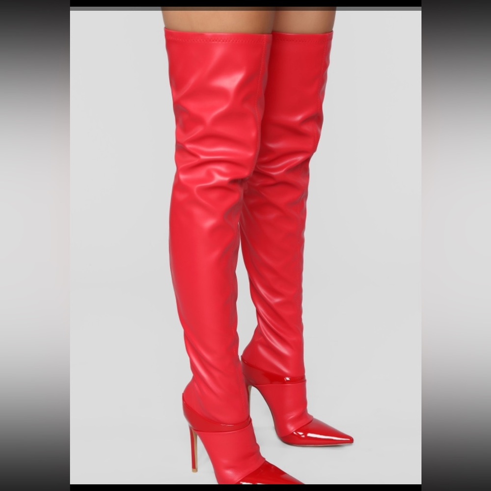 Red thigh high boots NWOB 😍